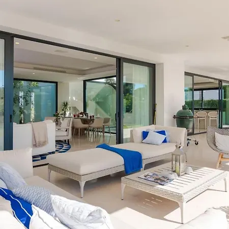 Villa Moderna De Lujo Con Piscina Privada Y Hermosa Vista
