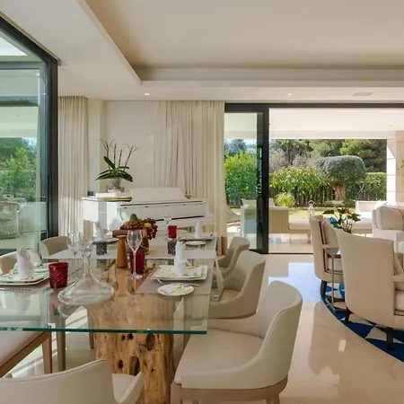 Moderna De Lujo Con Piscina Privada Y Hermosa Vista