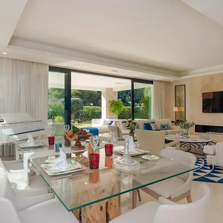 Villa Moderna De Lujo Con Piscina Privada Y Hermosa Vista