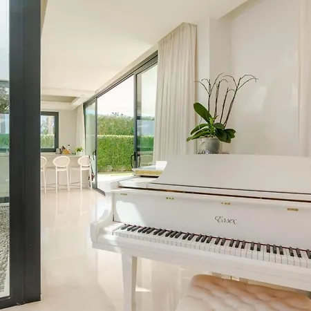 Villa Moderna De Lujo Con Piscina Privada Y Hermosa Vista Marbella